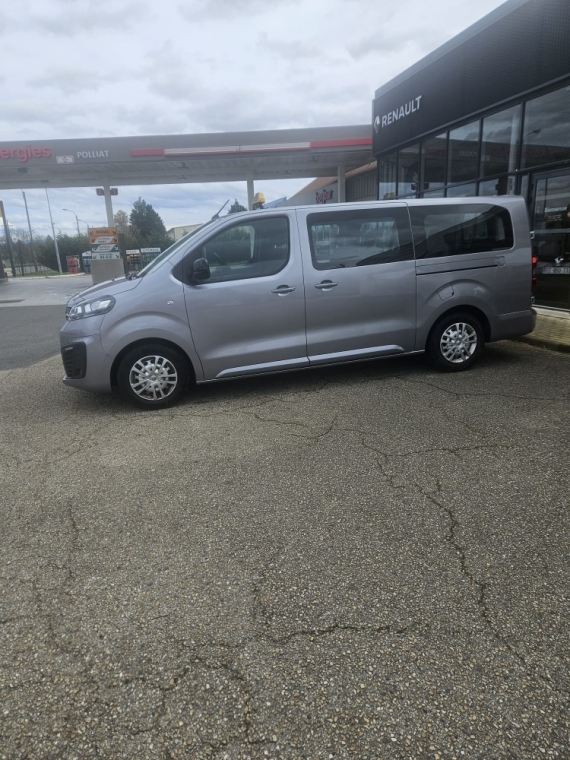 Transport de groupe de 8 personnes vers l'aéroport Saint-Exupéry depuis Bourg-en-Bresse, Bourg-en-Bresse, Euro Taxi