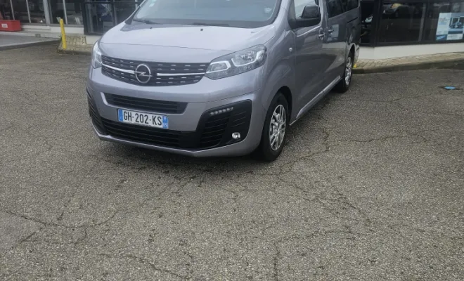 Transport de groupe 8 personnes jusqu'à l'aéroport de st Exupéry à Bourg-en-Bresse, Bourg-en-Bresse, Euro Taxi